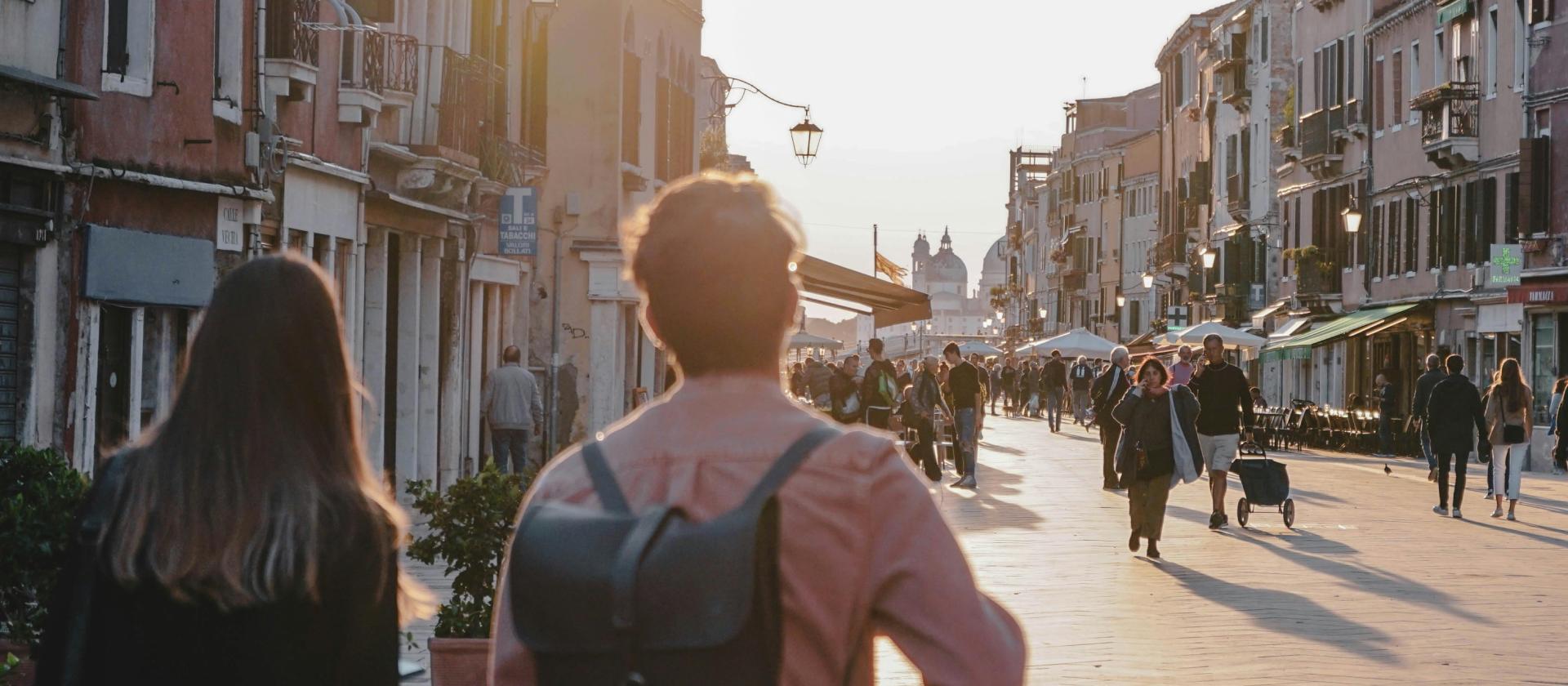Welches ist das günstige Hotel in Venedig, wenn man sich zu Fuß fortbewegen möchte?