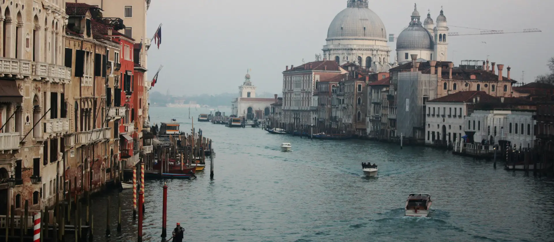 Wo findet man ein günstiges Hotel mit Innenhof in Venedig?